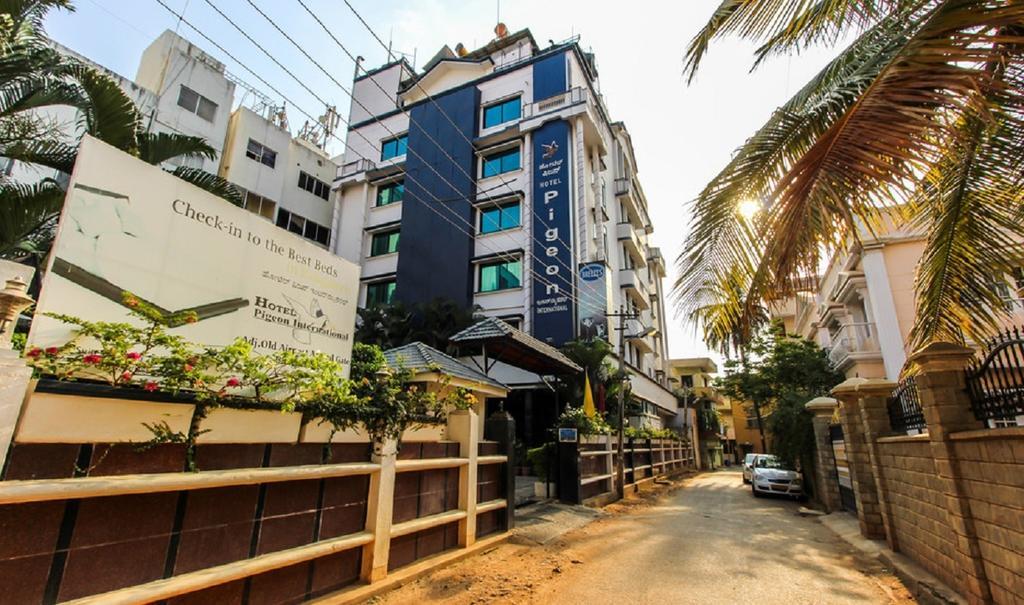 Hotel Pigeon International Bangalore Esterno foto
