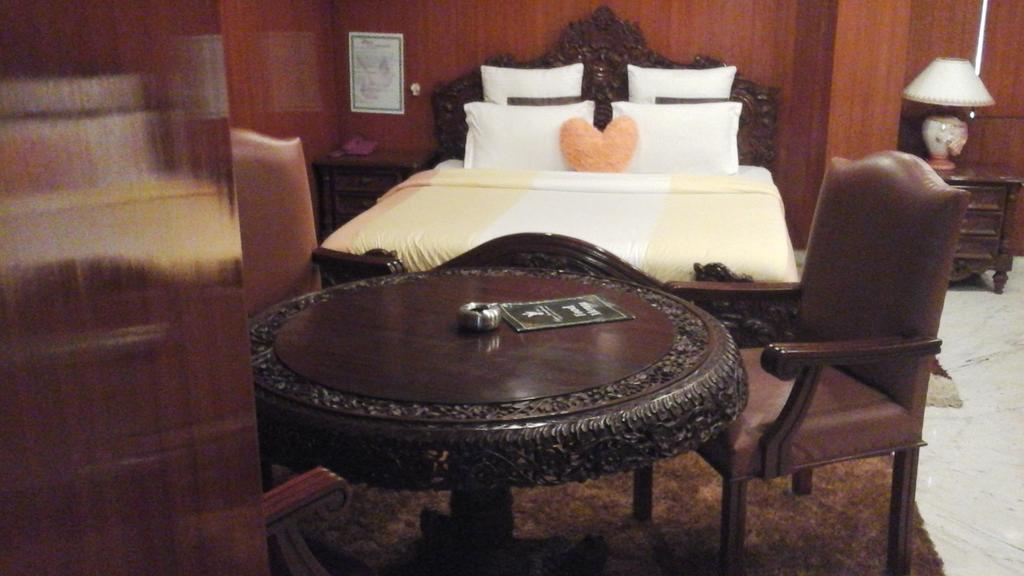Hotel Pigeon International Bangalore Esterno foto