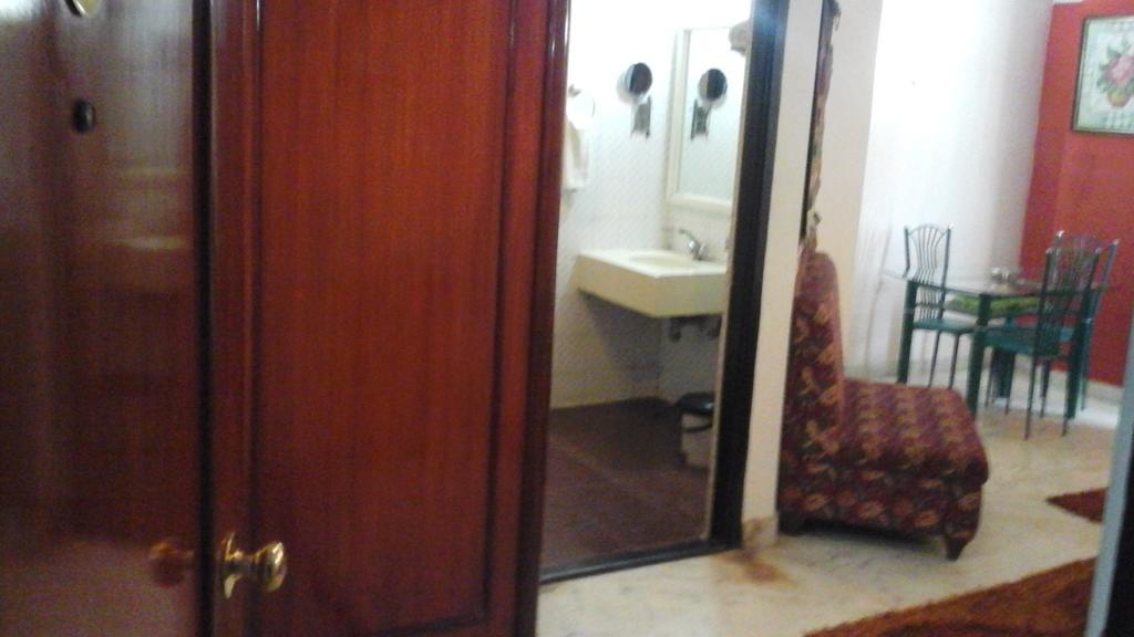 Hotel Pigeon International Bangalore Esterno foto