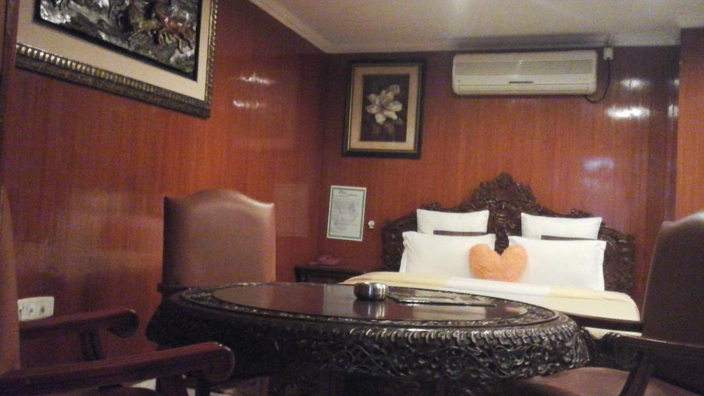 Hotel Pigeon International Bangalore Esterno foto